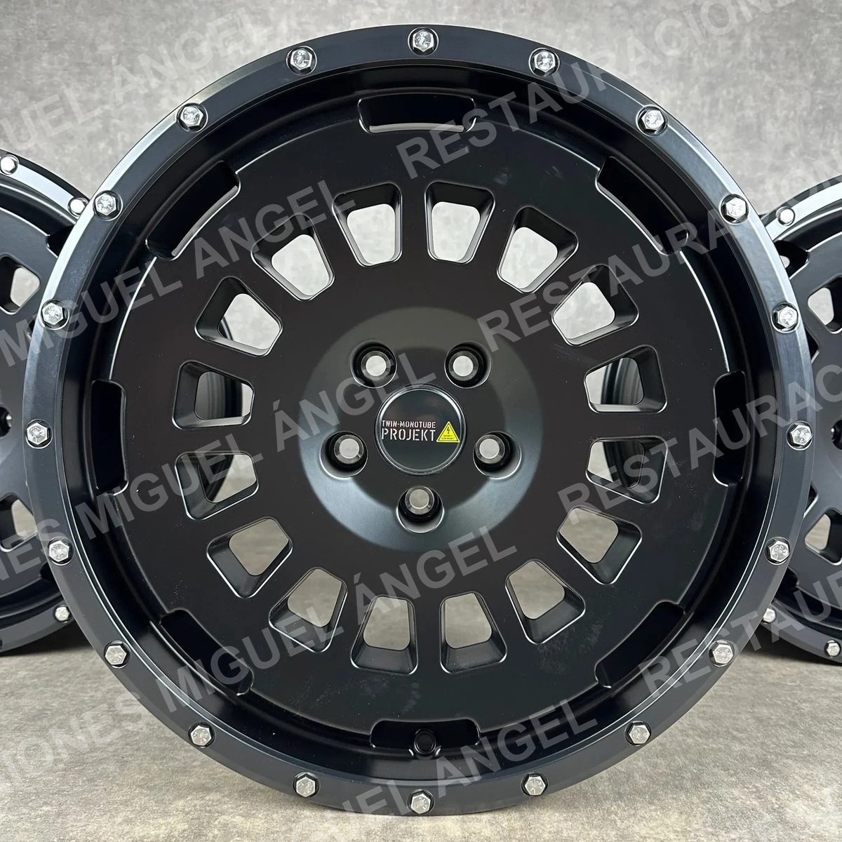 Land Rover Defender 20" - Llantas